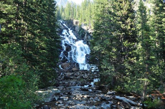 A 'Hidden Waterfall', no Grand Teton National Park, no Wyoming, nos Estados Unidos